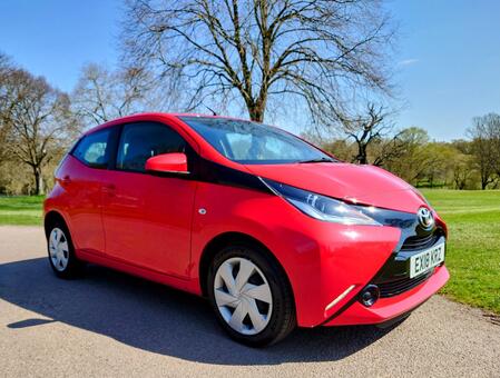 TOYOTA AYGO 1.0 VVT-i x-play 