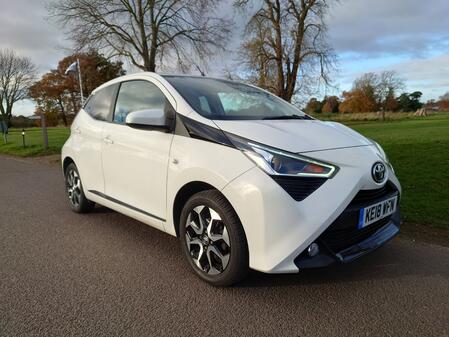 TOYOTA AYGO 1.0 VVT-i x-plore 