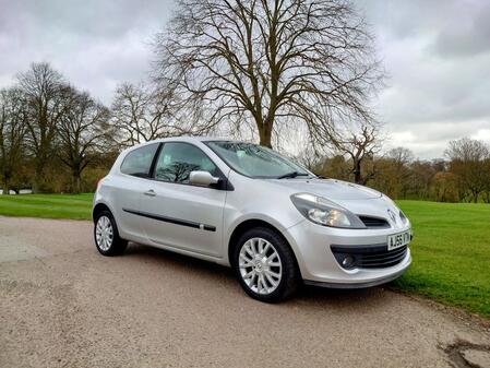 RENAULT CLIO 1.6 VVT Dynamique S 